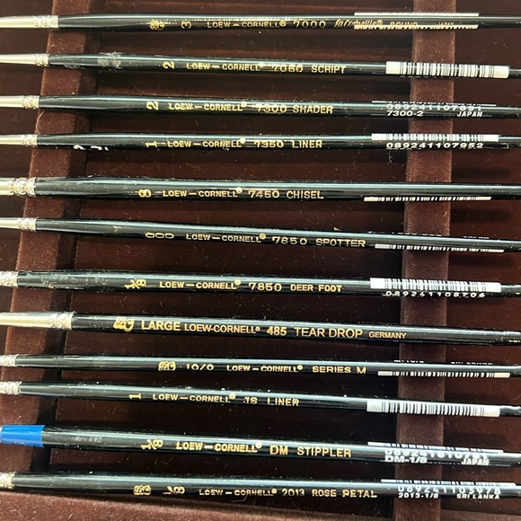 Loew Cornell Artist Paint Brushes 
12 NEW Brushes. Sold as 1 lot. - Picture 2 of 4